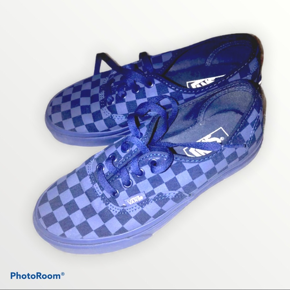 Authentic true blue checkered vans skate shoe